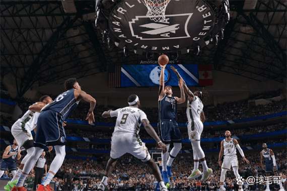 土耳其男篮鏖战尼克斯,利拉德统治全场 土耳其男篮鏖战尼克斯,利拉德统治全场