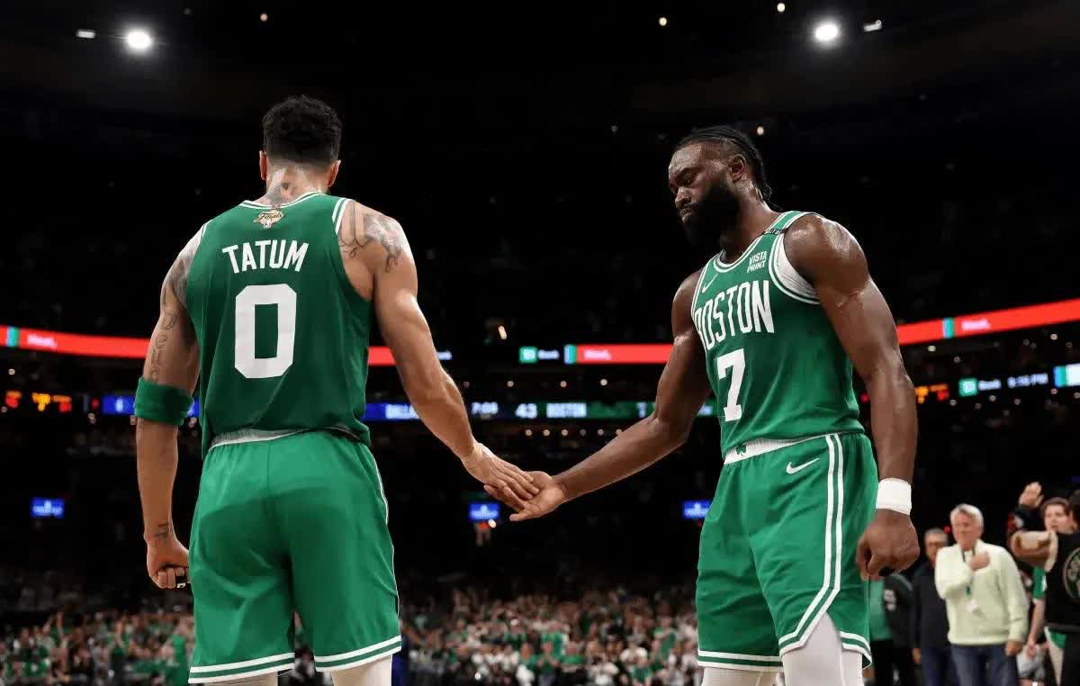 凯尔特人逆转鹈鹕,西蒙斯一己之力扛起全队的简单介绍 凯尔特人逆转鹈鹕,西蒙斯一己之力扛起全队的简单介绍