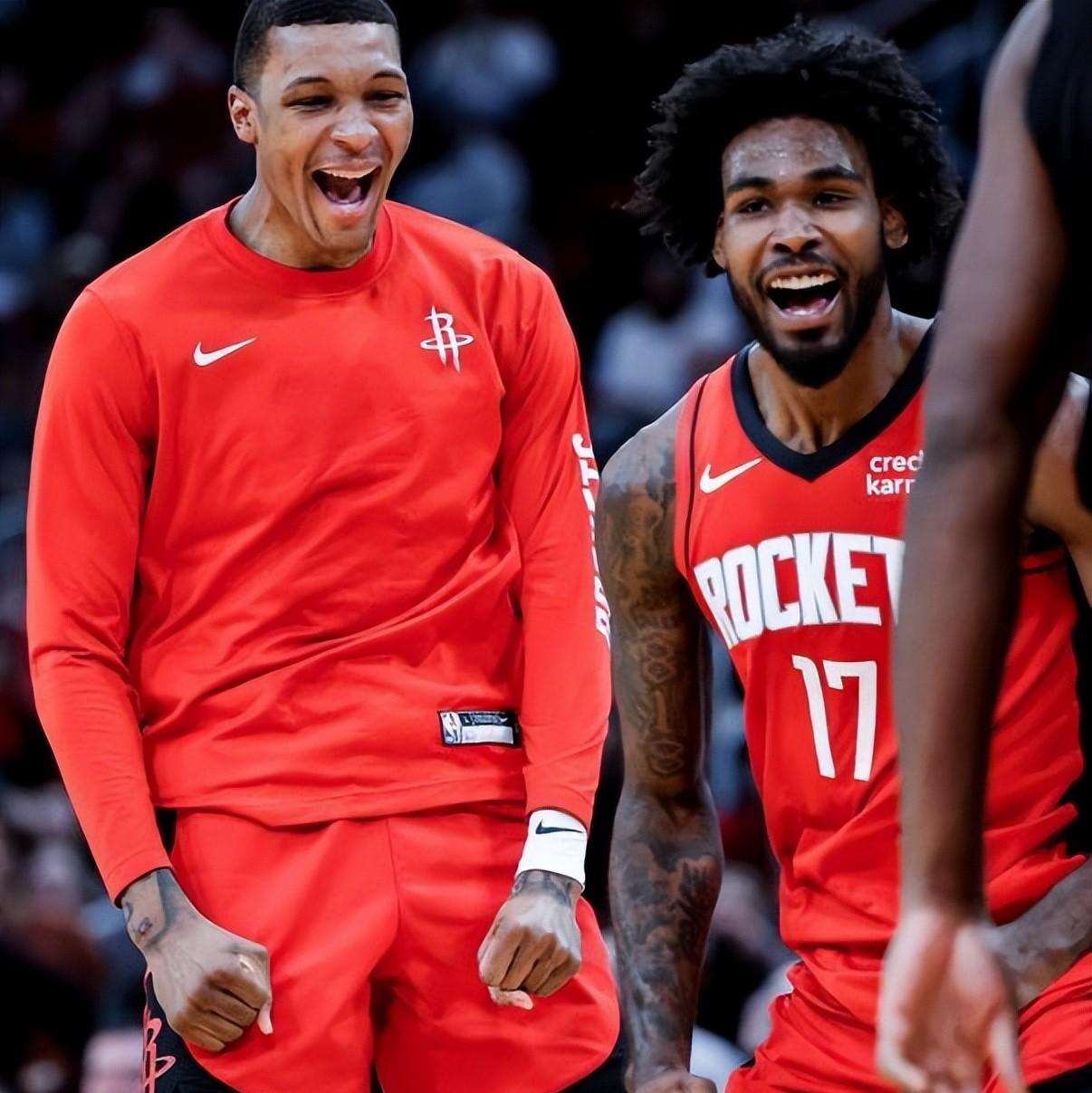 火箭队球员在比赛中表现出色,领先优势稳固的简单介绍 火箭队球员在比赛中表现出色,领先优势稳固的简单介绍