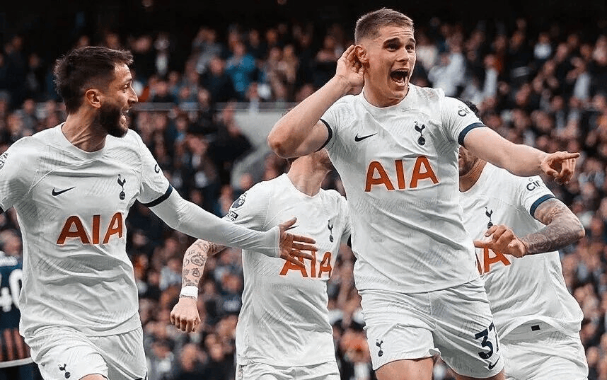 开云官方app入口-热刺客场逆转胜利,球队夺冠前景再添信心