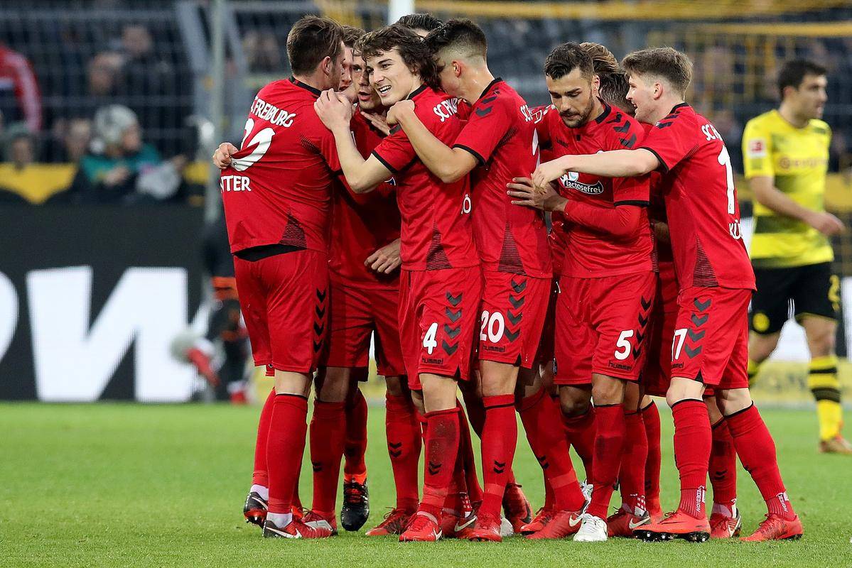 开云体育中国-弗赖堡惊险获胜,全队士气高涨的简单介绍