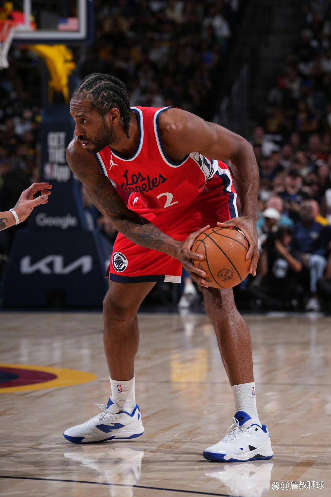 开云APP-关于小莱昂纳德表现出色,带领球队一鸣惊人的信息