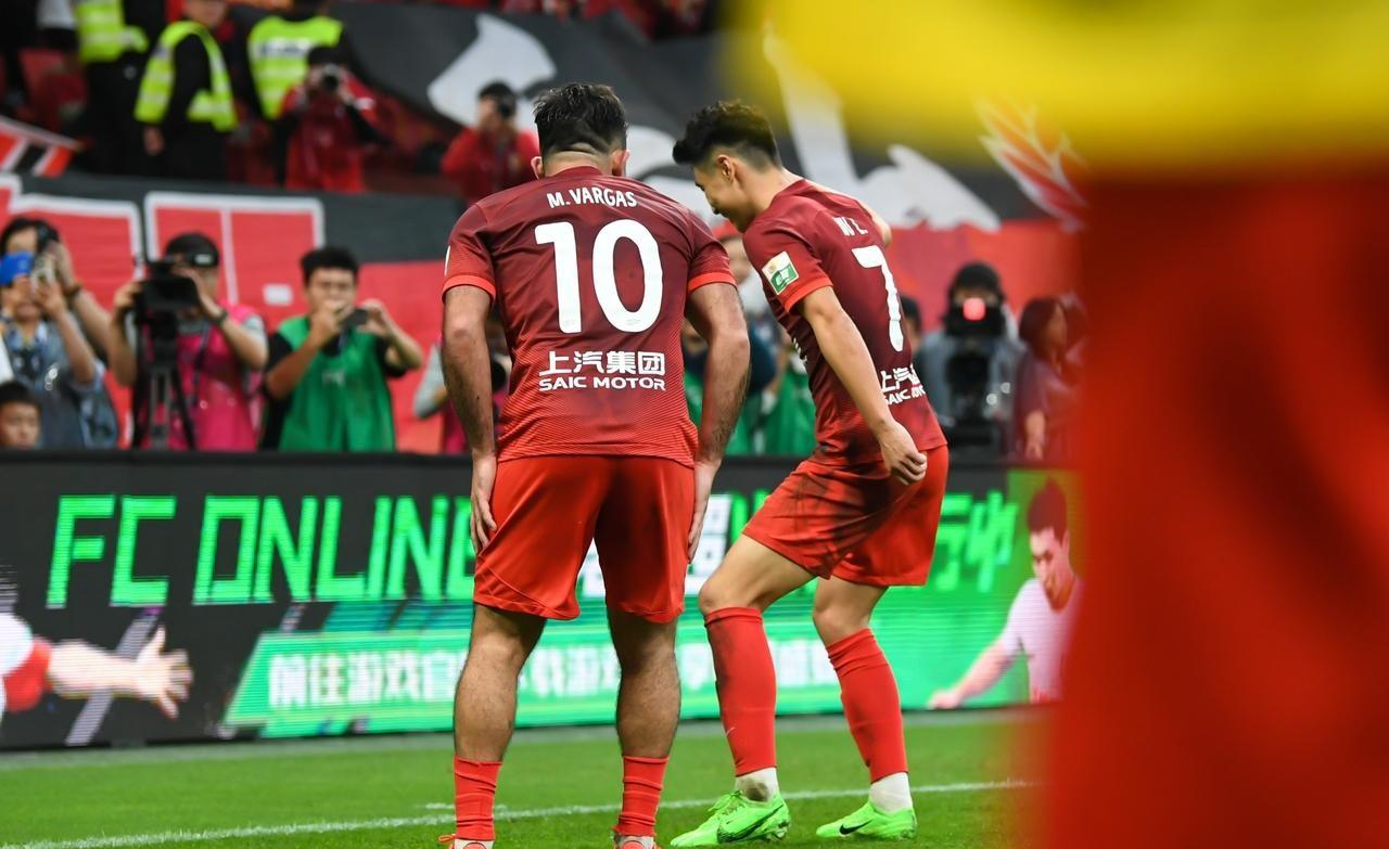 球队在比赛中的实力尽显无遗,赢得全场掌声的简单介绍 球队在比赛中的实力尽显无遗,赢得全场掌声的简单介绍