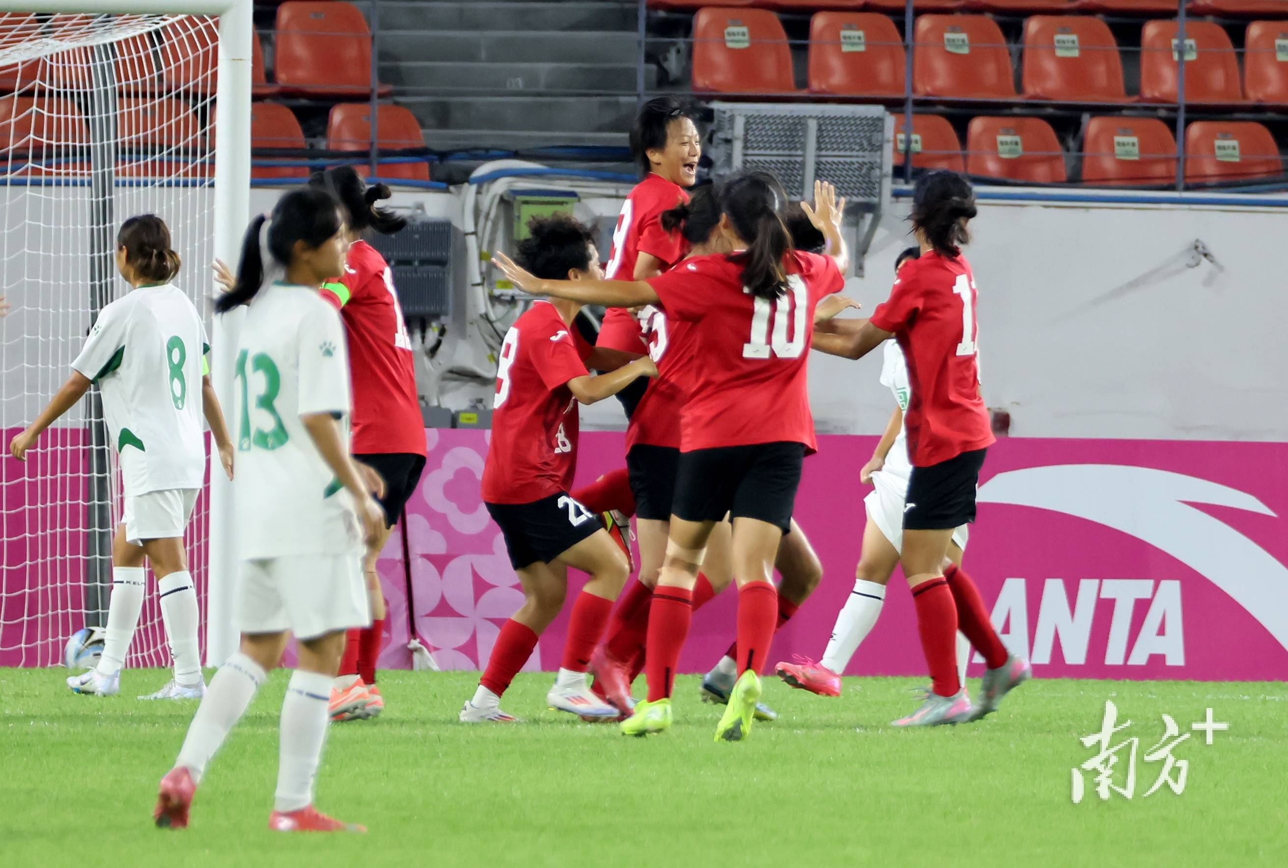 关于海南队迎战顺利,备战精神饱满的信息 关于海南队迎战顺利,备战精神饱满的信息