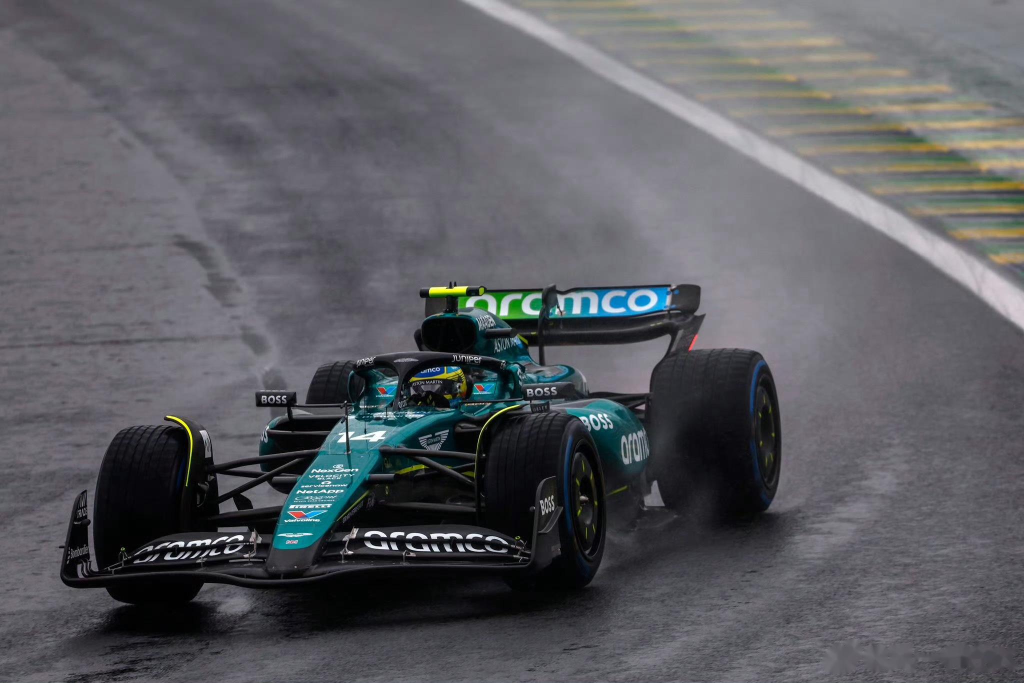 红牛车队逆转法拉利,维斯塔潘点燃赛场的简单介绍 红牛车队逆转法拉利,维斯塔潘点燃赛场的简单介绍